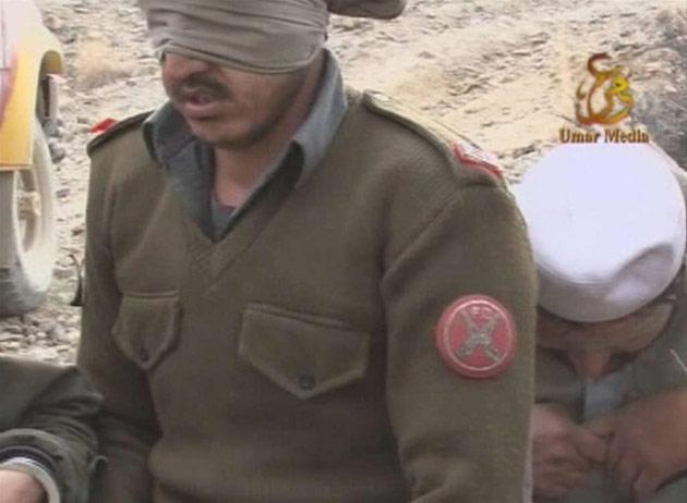 'PAKİSTAN HÜKÜMETİNİ UYARMIŞTIK' <p>
<p/>"Kadınlarımız hedef alındı" diyen Taliban militanı sözlerini şöyle sürdürüyor: "Arkadaşlarımızın intikamını almak için bu askerleri öldüreceğiz. Pakistan hükümetine, arkadaşlarımızı öldürmeye son vermemeleri halinde, hepsinin sonunun bu askerler gibi olacağı uyarısında bulunuyoruz."