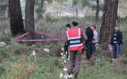 Fethiye'de 2 gün önce ölen bir bebeğin mezarı, doktor raporu ve defin belgesi olmadığı gerekçesiyle açıldı. Evinde elektrik ve su dahi olmayan ailenin 2 buçuk aylık bebeğinin ise açlık ve bakımsızlıktan ölmüş olabileceği iddia edildi.