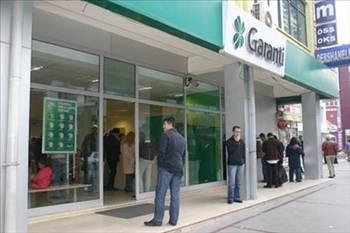 İndirimli Destek Kredisi: İndirimli Destek Kredisi, 165 TL taksitli, yüzde 0.84 faizli, 5 bin TL; 240 TL taksitli, yüzde 1.11 faizli, 10 bin TL gibi farklı seçeneklere sahip. Daha kısa vadeli talepler için yüzde 0.44 faizli, 5 bin TL; daha yüksek tutarlı talepler için ise yüzde 1.07den başlayan faizler ve 60 aya varan vadelerle sunuluyor.