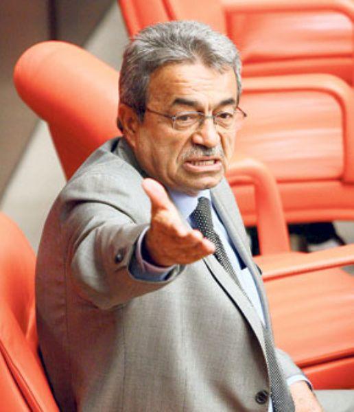 TUNCELİ Bağımsız Milletvekili Kamer Gen&ccedil;, k&uuml;rs&uuml;ye her &ccedil;ıktığında Genel Kurulda tansiyon y&uuml;kseldi. Kavgalı oturumların neredeyse tamamında başrolde Gen&ccedil; vardı. AK Partili vekillerin s&ouml;zl&uuml; ve fiili saldırılarına karşı Gen&ccedil;i MHP ve CHPli vekiller korumaya aldı. MHP Grup Başkanvekili Oktay Vural ise g&ouml;r&uuml;şmelerde en &ccedil;ok itirazda bulunan vekil oldu.