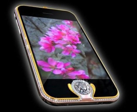 iPhone King's Button- Avusturyalı kuyumcu Peter Aloisson'un süslediği bu iPhone 138 elmasa sahip. Kuyumcu kasada sarı ve beyaz altın da kullanıyor. Ufak taşların toplam ağırlığı 5,5 karat. 6,6 karat ağırlığında tek bir elmas Home butonu görevi görüyor.  F