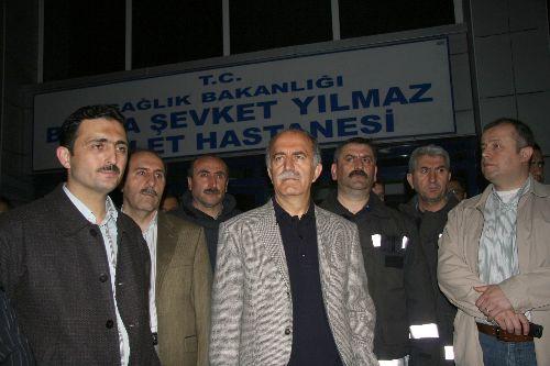 Bursa Yıldırım Merkez İlçesi'nde Şevket Yılmaz Devlet Hastanesinde yangın çıktı. 1'i çocuk 39 hastanın başka hastanelere sevk edildiği yangın sonucu 3'ü kadın 8 kişi hayatını kaybetti.