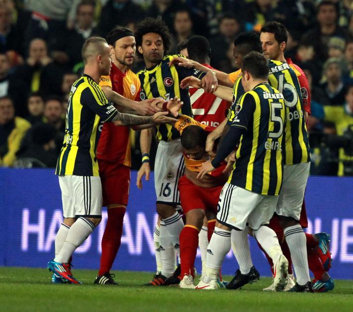 Adamlar bizim beraberliği kutladığımızı sanıyorlar, oysa biz FB'ye 3,5 attırmanın keyfini çıkartıyoruz.