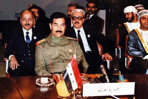 Saddam Hüseyin dönemi aleyhinde konuşmayan 74 yaşındaki Aziz, "Şimdi pişmanlıklardan söz edersem, insanlar benim fırsatçı olduğumu düşünür. Özgür kalana dek Saddam aleyhinde konuşmayacağım. Bilgelik de özgürlüğün parçasıdır. Özgür olunca gerçekleri yazabilir, konuşabilirim" açıklamasında bulundu.