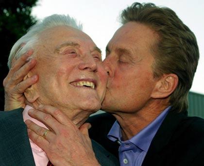 Michael Douglas sevgili babası Kirk Douglas ile...