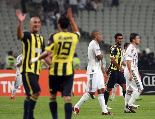 Futbol Federasyonu tarafından bu yıl 4. kez düzenlenen TFF Süper Kupa'yı, Beşiktaş'ı 2-0 yenen Fenerbahçe kazandı. Goller Alex'den geldi...