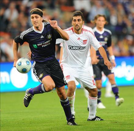 Sivasspor, Şampiyonlar Ligi 3. Ön Eleme turunda Anderlecht'e Belçika'da farklı yenildi. 5-0'lık maçta Yiğidolar'ın kaleye şutu bile yok...