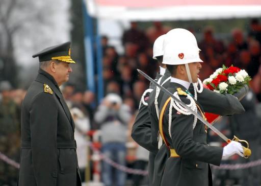 Başbakan Erdoğan ve İlker Başbuğ Şehitler Abidesi'ne ziyarette bulundu. Erdoğan yaptığı konuşmada kahramanlığa vurgu yaptı.