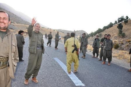 Kandil'den inen PKK'lılar diğer teröristler tarafından böyle uğurlandı