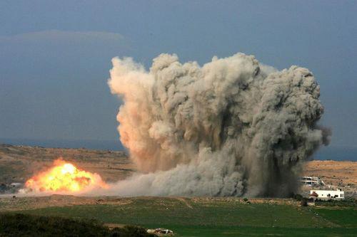 İsrail'in Gazze Şeridi'ni karadan ve havadan ablukaya aldı. Tanklar şehir merkezini bombalıyor. Sivil halk korku ve dehşet içinde...