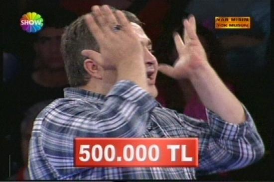 Sonunda beklenen oldu... Show TVde Acun Ilıcalının sunduğu Var mısın yok musun yarışmasında bir yarışmacı 128 milyarı reddedek kutuya gitti ve 500 milyarı kazandı.