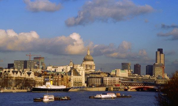 7. Londra'daki Waterloo Köprüsü'nden St. Paul Katedrali