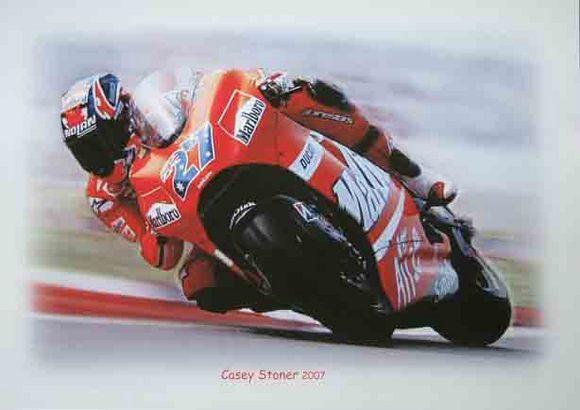 Casey Stoner: Avustralyalı Stoner, MotoGP'de 2. şampiyonluğunu kazandı. 17 Grand Prix'de 10 birincilik alan Stoner, toplamda 16 kez ilk 3'e girmeyi başardı.