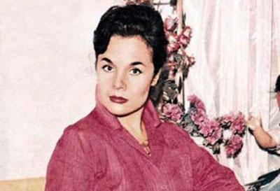 <b>Beline 5 vida takıldı</b>
<br><br>
Müslüm Gürsesin 29 yıllık hayat arkadaşı, eski sinema sanatçısı Muhterem Nur, Bakırköyde ki bir özel hastanede geçen ay bel fıtığı ameliyatı geçirdi. Nurun beline beş adet vida takıldı.