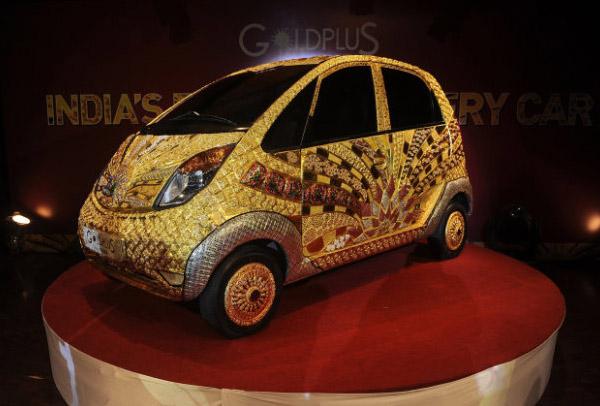 Hint şirketi Tata grubunun ürettiği dünyanın en ucuz otomobili Nano, altın, gümüş ve değerli taşlarla bezenince dünyanın en pahalı otomobiline dönüştürüldü.