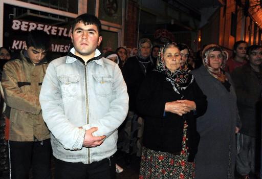 Tokat'a gönderildi. Cenazelerin geçişi sırasında tekbirler eşliğinde dua eden vatandaşlar, ilçe çıkışına kadar ambulansın arkasında yürüyerek şehitleri uğurladı.