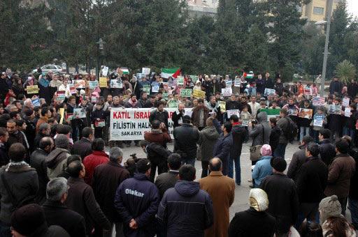 İsrail'in Gazze'ye yönelik acımasız saldırıları Türkiye'nin pek çok kentinde ve Orta Doğu'da protesto edildi. Protestolardan kareler...