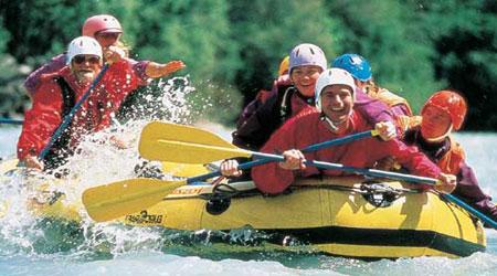 Rize'nin Ardeşen ilçesinde düzenlenen 5. Uluslararası Fırtına Rafting Şenliği, başladı.