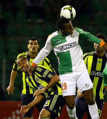Sivasspor, Ankaraspor ve Beşiktaş'ın ardından Türkiye Kupası'nda son yarı finalist Bursaspor'u yenen Fenerbahçe oldu.