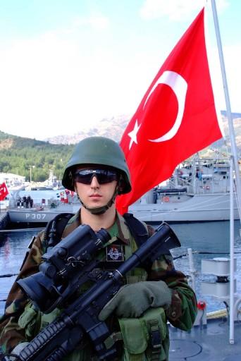 TCG Giresun Fırkateyni Aden Körfezi'nde görev yapan uluslararası deniz gücüne katılmak üzere Marmaris Aksaz'daki deniz üssünden yola çıktı.