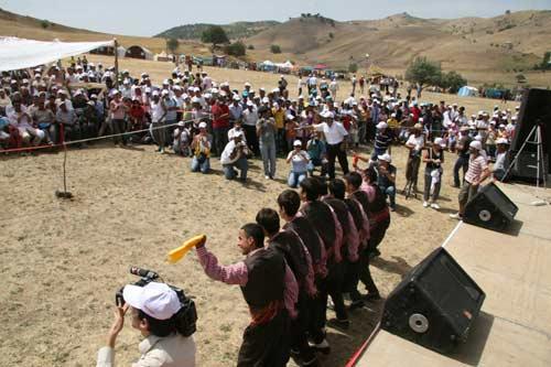 Bingöl - Karer Kültür Festivali bu sene ikinci kez gerçekleştirilecek. Bildik, tanıdık festivallerden oldukça farklı bir doğa ortamında yapılıyor bu festival...