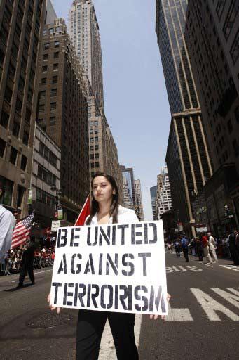 New York'ta 28'inci geleneksel Türk Günü Yürüyüşü ve Festivali büyük bir coşkuyla yapıldı. Törenlere F.Bahçe, G.Saray, Beşiktaş, Trabzon ve Karşıyaka taraftarları damga vurdu.