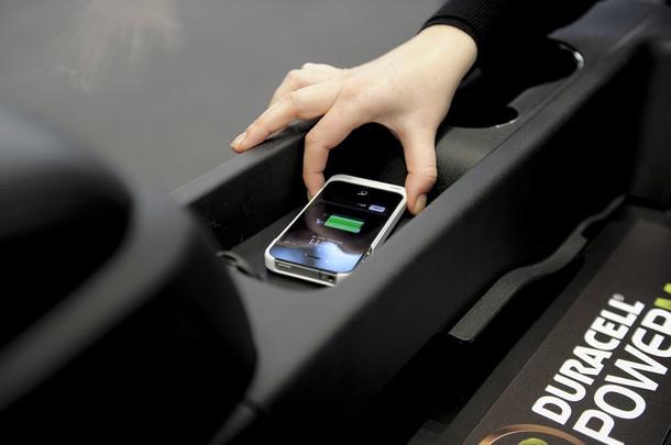 Mobil D&uuml;nya Kongresi(MWC) 2012, İspanyanın Barselona kentinde 27 Şubat-1 Mart tarihleri arasında d&uuml;zenlendi. Mobil iletişim d&uuml;nyası, Apple dışında t&uuml;m b&uuml;y&uuml;k elektronik &uuml;reticilerinin katıldığı kongrede, birbirinden iddialı yeni akıllı telefon ve tablet bilgisayarlarla tanıştı. 
D&ouml;rt g&uuml;n s&uuml;ren fuarın sonunda, teknoloji d&uuml;nyası en &ouml;ne &ccedil;ıkan 20 &uuml;r&uuml;n&uuml; belirledi: