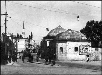 İstanbulun  Osmanlılar tarafından alınmasından sonra,İshak Paşa nın Karamanoğulları üzerine yaptığı seferde  Konya Aksaray daki halkın bir kısmı İstanbul un Türkleştirilmesi düşüncesi ile bu semte yerleştirildiğinden dolayı semt Aksaray adı ile anılmaya başlandı.