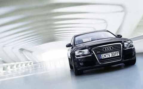 Org. Yaşar Büyükanıt’a Audi A8L marka bir otomobil alındı. Dünyada zırh gücü açısından bir numara olan otomobil çıplak 400 bin Euro fiyata sahip ve gümrük vergileriyle birlikte yaklaşık 1 Trilyon değerinde.