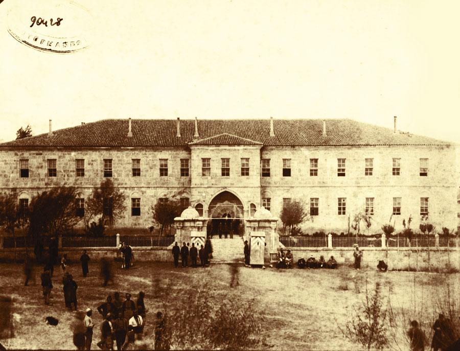 “…hayâl-meyâl minare külahını gördüğümüz camîin cepheden alınmış tam fotoğrafı, hem sanat tarihimiz, hem Sivaslıların mâşeri hafızasına yeni bir renk ve bilgi getirmesi bakımından dünyalar kadar değerliydi…”