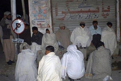 Pakistan'ın Belucistan eyaletinde meydana gelen şiddetli deprem sonrası bölgeden objektiflere bu kareler yansıdı