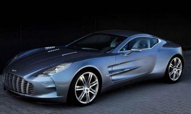 5. sırada ise Aston Martin One-77, 6. sırada yer alan Maybach Landaulet ile aynı fiyata sahip olmasına rağmen güçlü motoruyla öne geçiyor.
