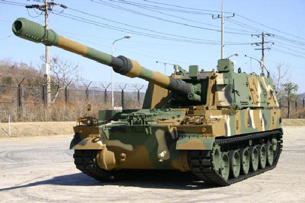FIRTINA VE PANTER OBÜSLERİ
İleri teknoloji ürünü 40 kilometre menzilli obüs topları üretimi gerçekleştirilerek TSK'ya teslim edildi. Fırtına ve Panter adı verilen obüsler, geçtiğimiz ay hava harekatında karadan destekli olarak yapılan top atışlarında kullanıldı.