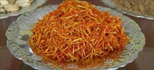 <p>Safran Dünyanın her yerinde yetişen Saffron Crocus bitkisinden gelen bir baharattır. Daha çok İspanya, Fransa, İtalya ve İran'da yetiştirilir. Türkiyede ise safran Safranboluda üretilmektedir.