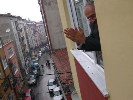 CHP İstanbul Büyükşehir Belediye Başkan Adayı Kemal Kılıçdaroğlu, 'Kağıttepe' dediği Kağıthane'de ev tuttu ve evinde ilk olarak gazetecileri ağırladı.