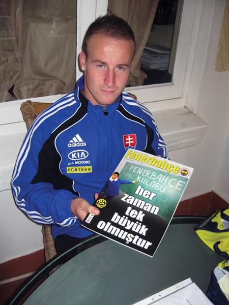 Fenerbahçe Dergisinin temmuz ayı sayısında, sözleşme imzalarken ve Fenerbahçe formasıyla fotoğrafları yayınlanan Stoch, "''Fenerbahçe taraftarının çok tutkulu olduğunu duymuştum. Bunu Hollanda'da yaşadım. Bu taraftarlar bulunduğu her ortamı rakipler için cehenneme çevirecek kapasitede. Fenerbahçe'nin parçası olabilmek benim için büyük bir gurur'' dedi.
