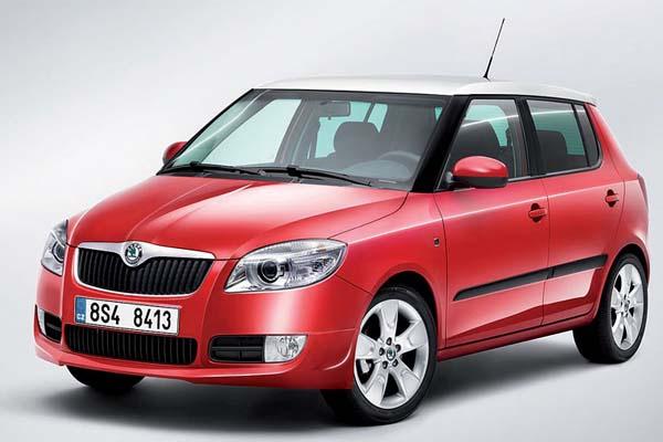 <strong>SKODA</strong><br><br>
Skoda'nin alternatifli kampanyanları arasında günlük 9 TL taksitle Roomster, 12 TL taksitle Yeti sahibi olma imkanı da tanınıyor. 29 bin 300 TL başlangıç fiyatına sahip Roomster ve 41 bin 900 TL'den başlayan Yeti VDF Kredisiyle kolayca alınabiliyor.