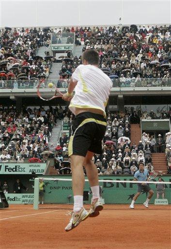 Roland Garros'u hiç kazanamamış 13 Grand Slam şampiyonu Roger Federer, hayatının en büyük hayalini gerçekleştirip daha önce 3 kez finalde Nadal'a yenildiği Fransa Açık'ta şampiyon oldu...