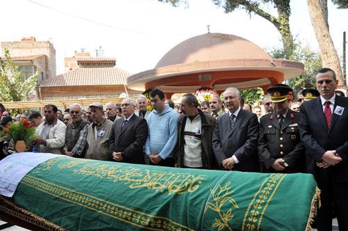 Van'da  meydana gelen deprem sonrasında esı Emel Subasıay ıle bırlıkte gocuk altında kalarak hayatını kaybeden Ozgur Subasıay'ın cenazesı turgutlu'da topraga verıldı.