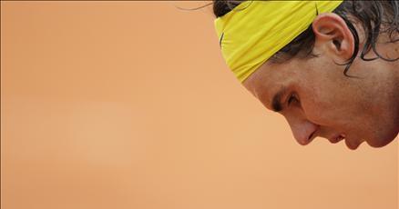 Pariste Roland Garros santrkortunu dolduran on binlerce seyirci, tarihi bir maça tanıklık ettiler ve Nadalın Fransa Açıka tarihi vedasını seyrettiler. 1 Numara Nadal sürpriz bir şekilde elendi