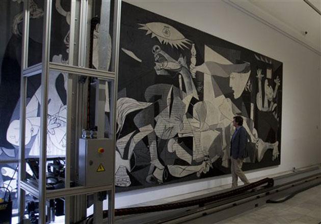 Guernica'nın sergilendiği Madrid'deki Reina Sofia Müzesi, gelişmiş kızılötesi ve morötesi fotoğraf teknolojisi için İspanyol telekomünikasyon şirketi Telefonica ile işbirliğine gitti.