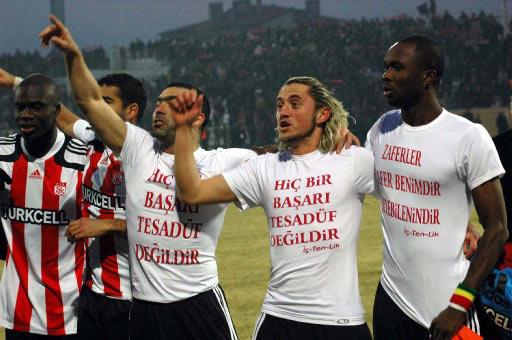 Sivasspor ile Galatasaray arasında oynanan Türkiye Kupası çeyrek final rövanş maçında tur atlayan takımı penaltı atışları belirledi.