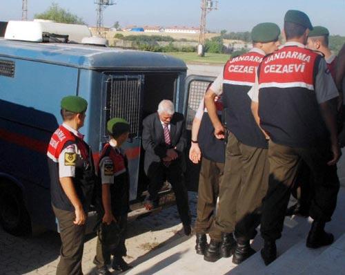 Edirne Belediye Başkanı Hamdi Sedefçi'nin de bulunduğu 8'i tutuklu 23 kişinin yargılanmasına başlandı.