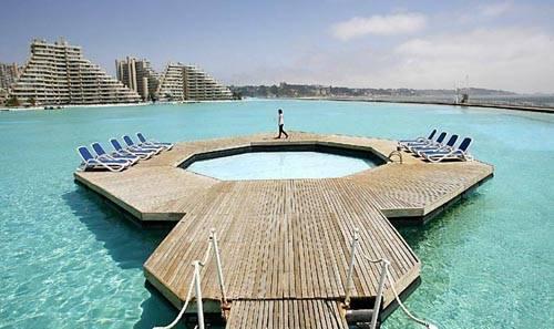 Sıcaklığı 26° C, 250.000 m3 temizlenmiş ve filtrelenmiş deniz suyu. Maliyeti 1.34 milyar euro...