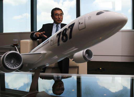 ABD'li uçak üreticisi Boeing, yıllardır piyasaya sürmeye çalıştığı ve üretiminde metal kullanılmayan 'rüya uçağı' 787 Dremliner modelini Japon All Nippon Airways'e teslim etti.