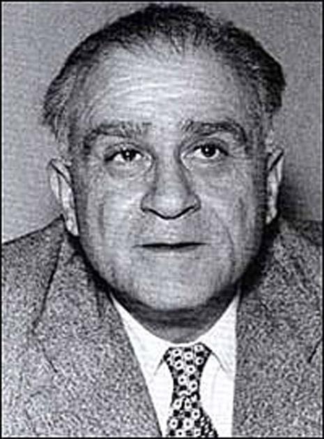 Türk Edebiyatına Huzur ve Saatleri Ayarlama Enstitüsü gibi eşsiz eserler kazandıran Ahmet Hamdi Tanpınar da son yıllarında hem sağlık hem de maddi sorunlarla boğuştu.