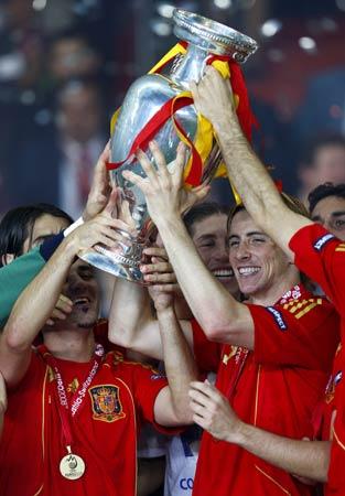 13. Avrupa Futbol Şampiyonası'nda şampiyonluğu, Avusturya'nın başkenti Viyana'daki final maçında Almanya'yı 1-0 yenen İspanya, 2. kez kazandı.