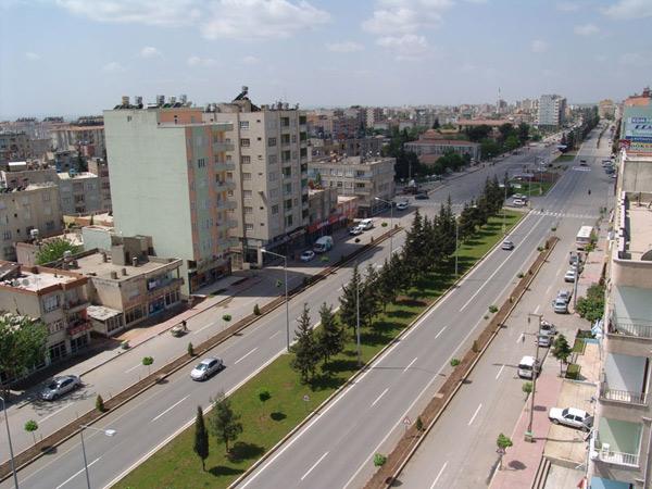<p><strong><span style="color: #0000ff;">Adıyaman :</span> </strong>593 Bin 931</p>