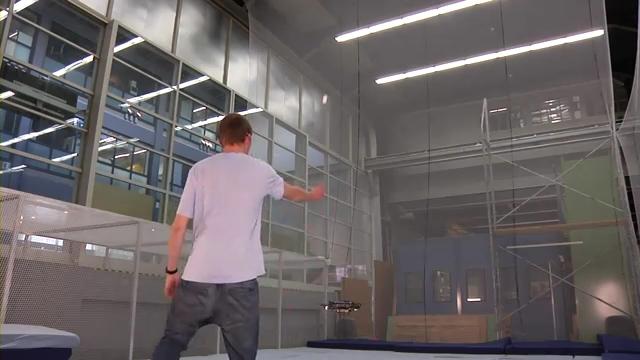 Robotların tenis maçı deneyi, ETH Zürichin uyarlanabilir yüksek performans manevraları projesi için çalışan Mark Müller, Sergei Lupashin ve Raffaello DAndrea tarafından gerçekleştirildi.