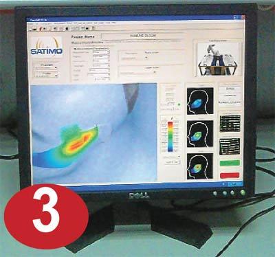 (3) Tüm bu veriler bilgisayarda analiz edilerek telefonun teknik testi gerçekleştiriliyor.